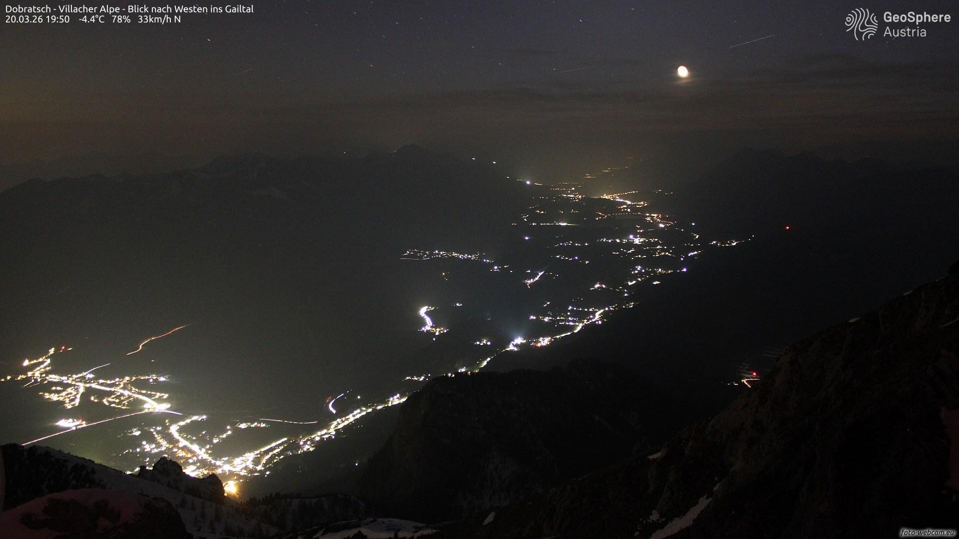 Blick vom Dobratsch-Gipfel (2.166 m) nach Westen ins Gailtal – Standort des Relais OE8XFK
