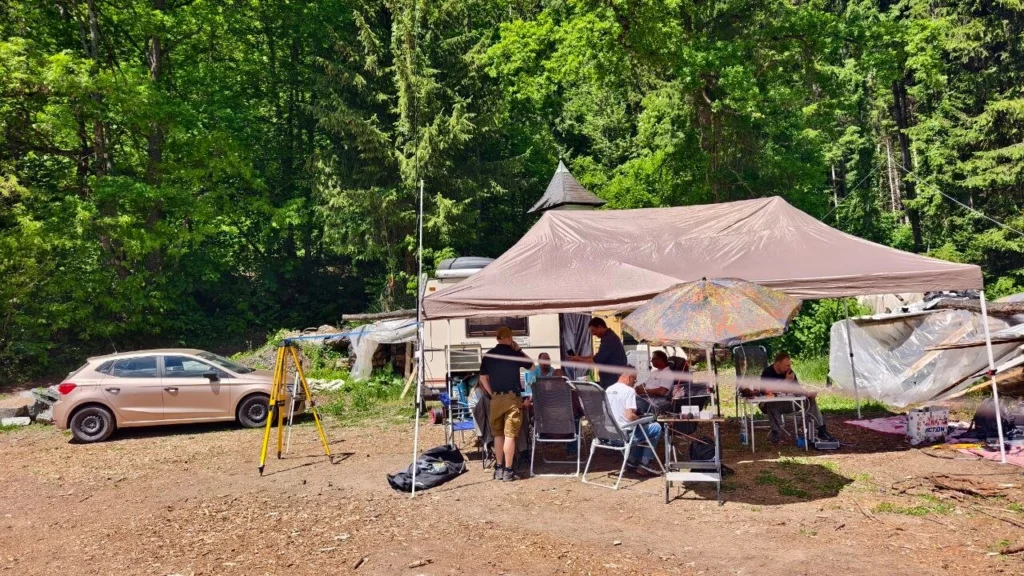 Field Day Location Pörtschach – Aufbau unter Sonnenschutz