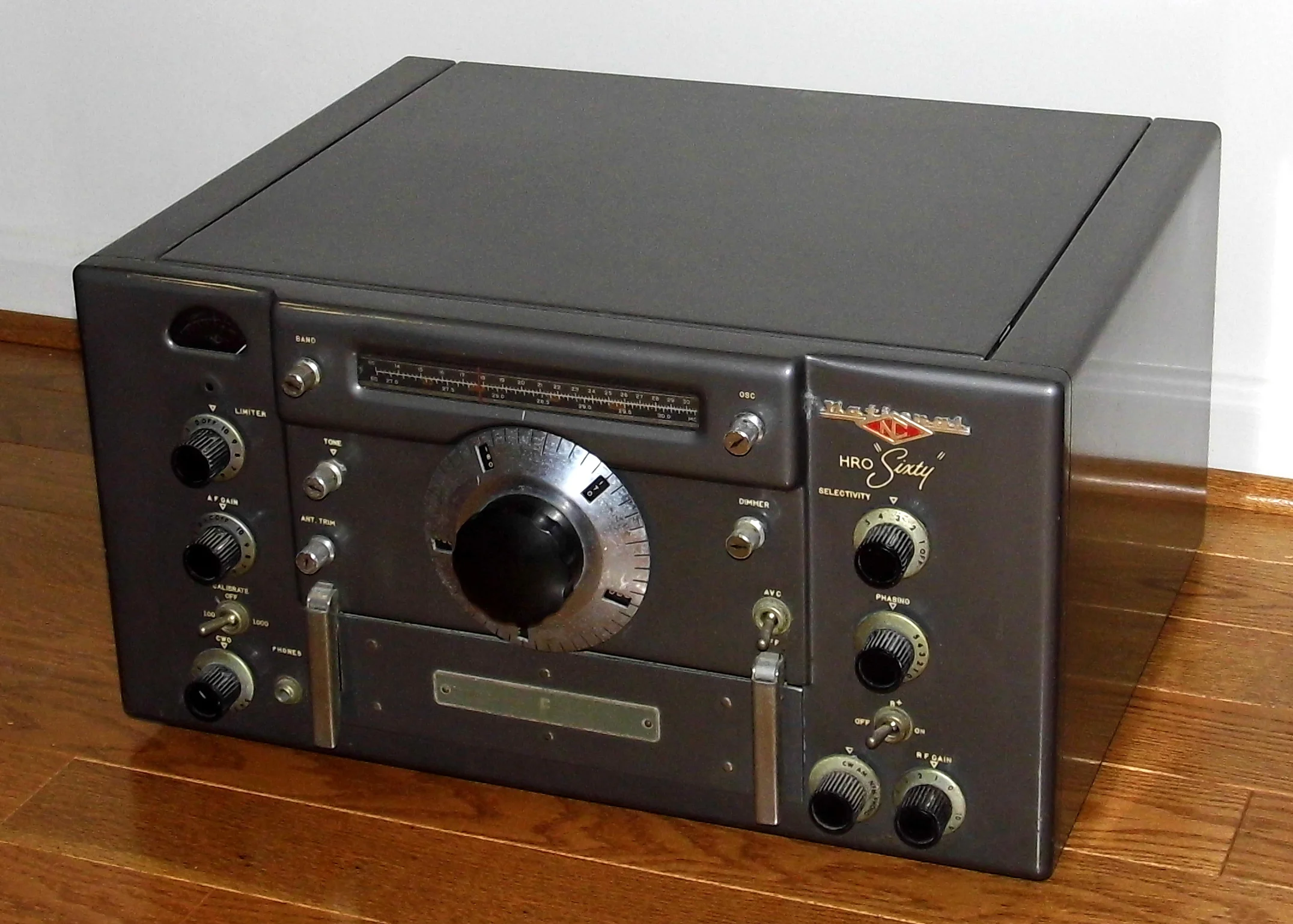 Vintage National HRO-60 Kurzwellenempfänger aus der Kalter-Krieg-Ära