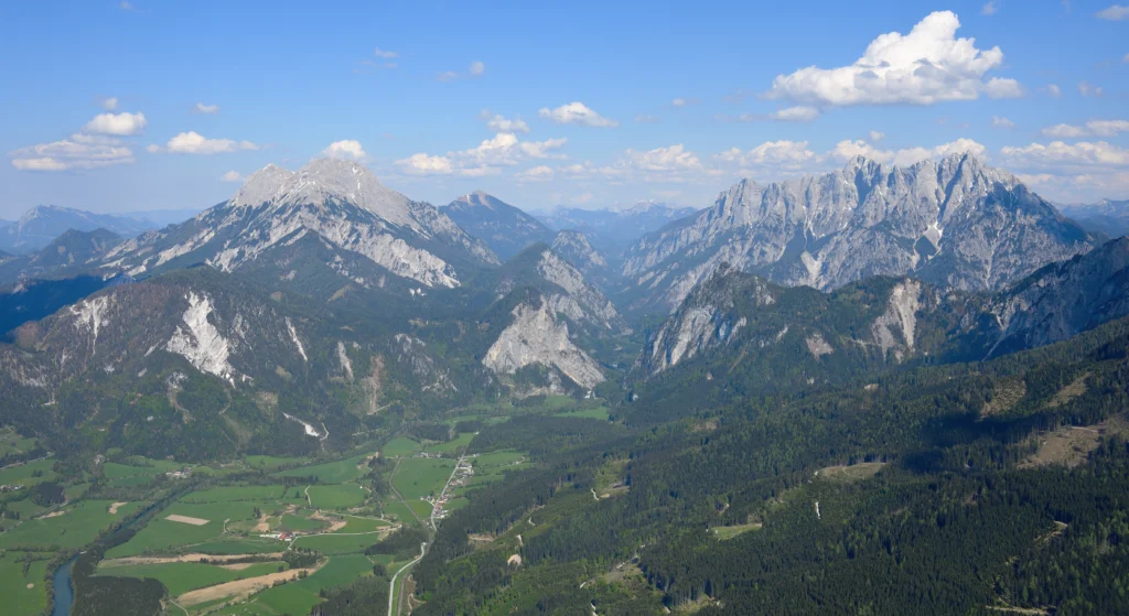 Luftbild des Nationalpark Gesäuse in der Steiermark