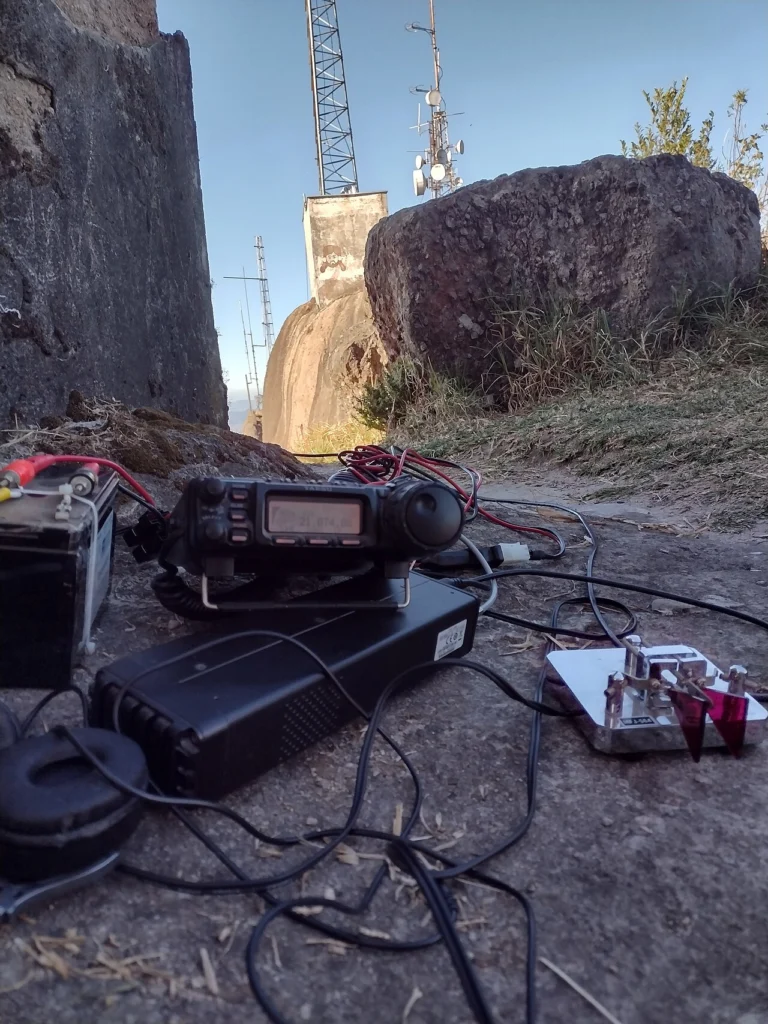 QRP-CW-Station auf einem Berggipfel