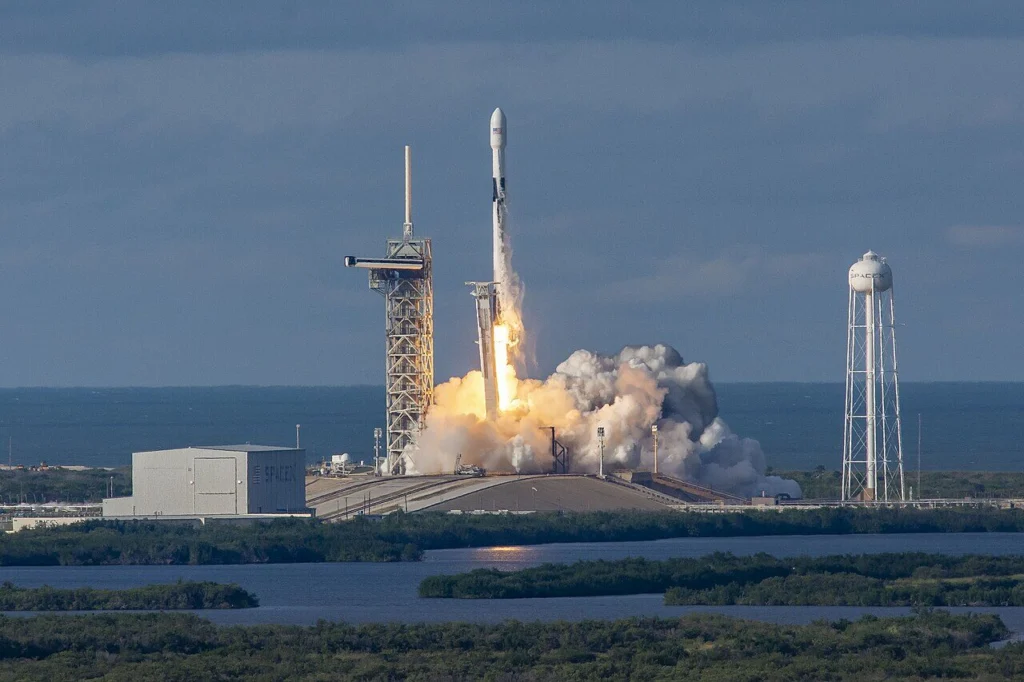 Start von Es'hail-2 auf einer SpaceX Falcon 9 — Trägersatellit von QO-100