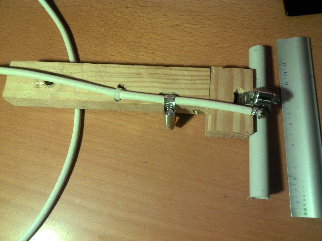 Selbstgebaute 1090 MHz ADS-B Dipolantenne