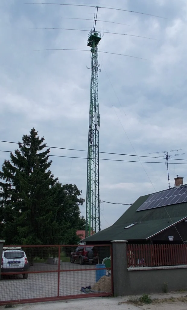 Abgespannte Antennenanlage einer Amateurfunkstation