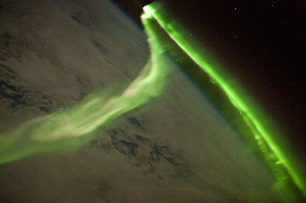 Auroral band seen from the ISS