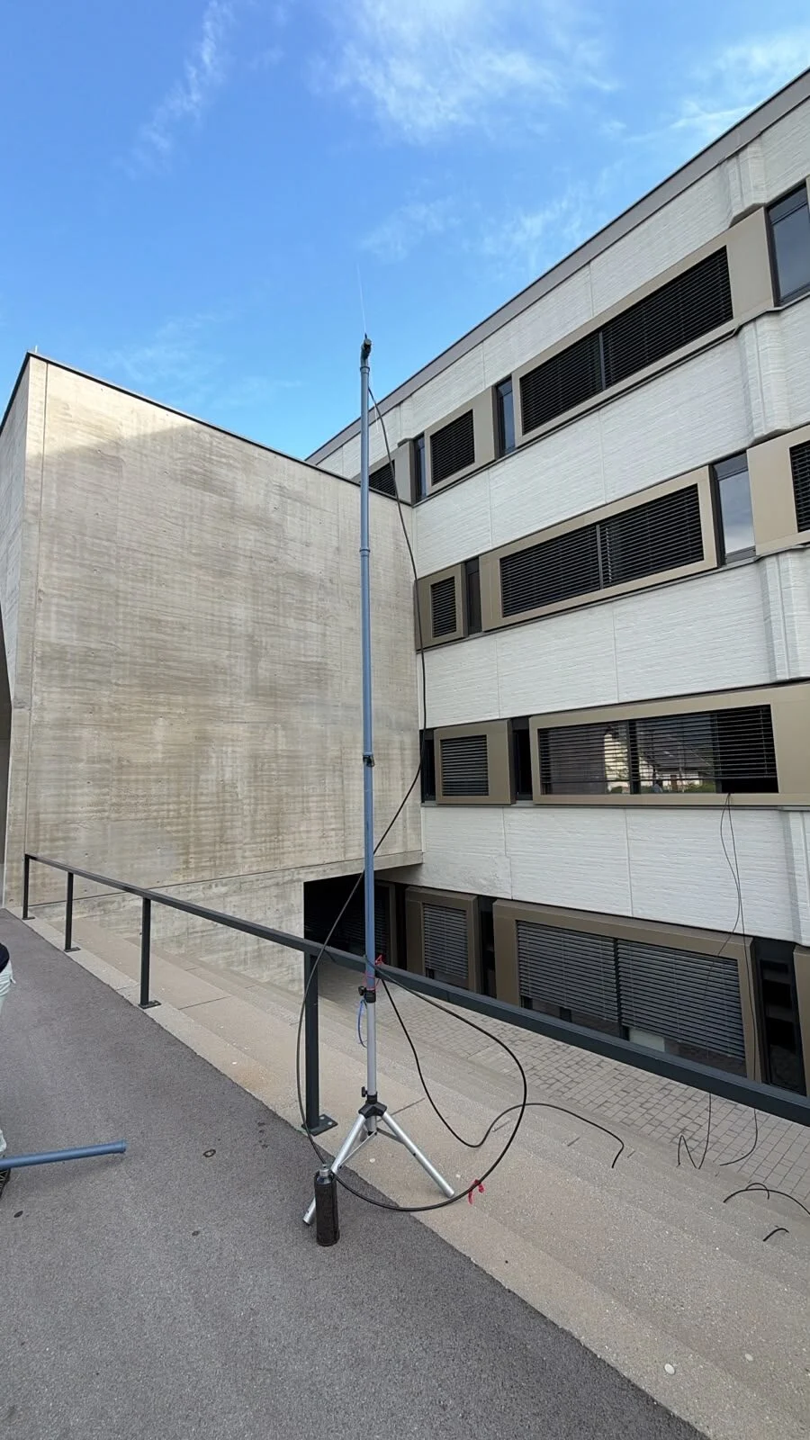 Antennenmast am Schulgebäude der HTL Villach