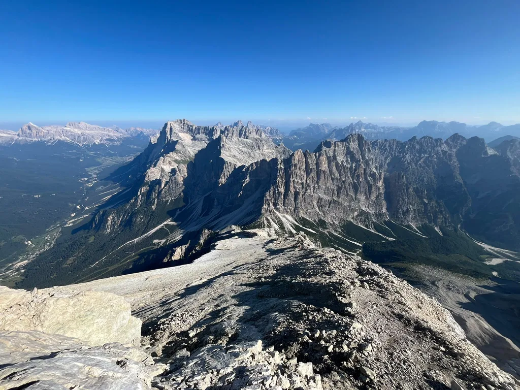 Gipfelpanorama am Antelao über die Dolomiten