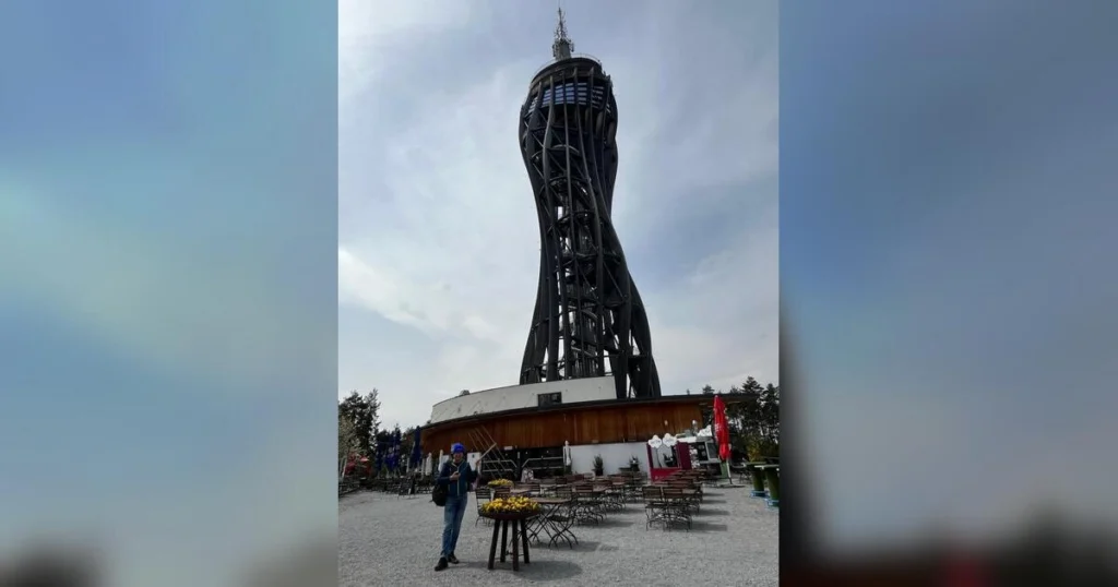 xOTA at the Pyramidenkogel: SOTA, POTA and TOTA in One Activation