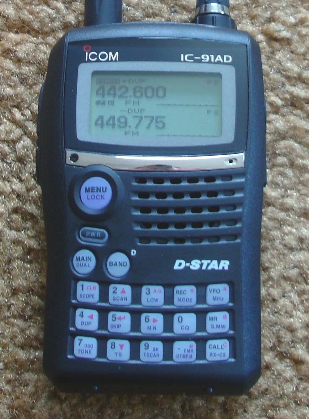 Icom IC-91AD Handfunkgerät mit D-STAR-Schriftzug