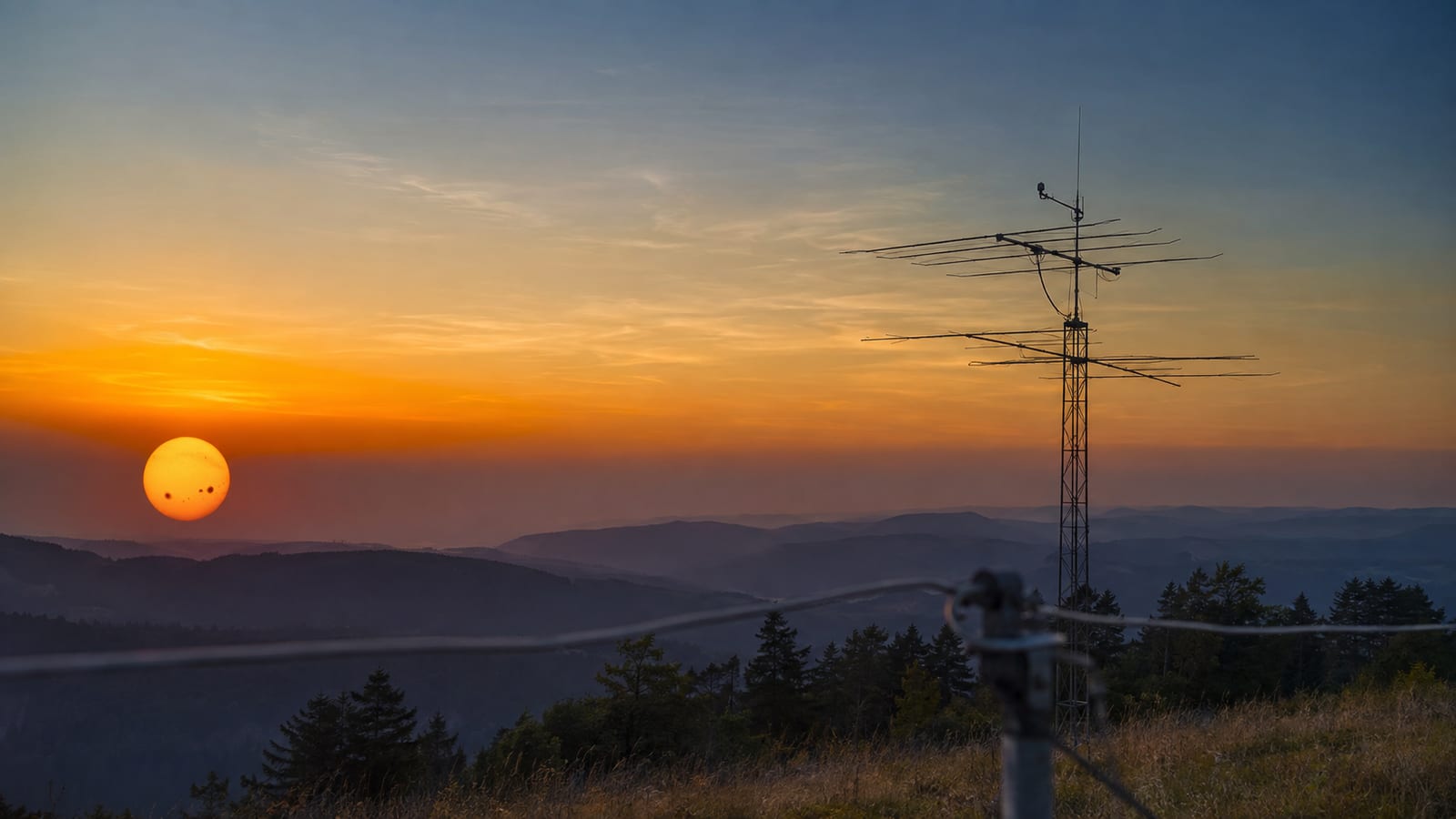 DX-Wetter KW 34/2026: SFI zurück auf 117 — die Bänder erholen sich, das Feld wackelt zum Wochenstart