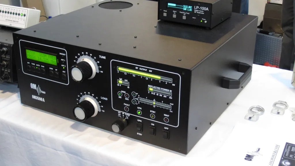 OM Power OM3500A csöves végfok LP-100A digitális teljesítménymérővel