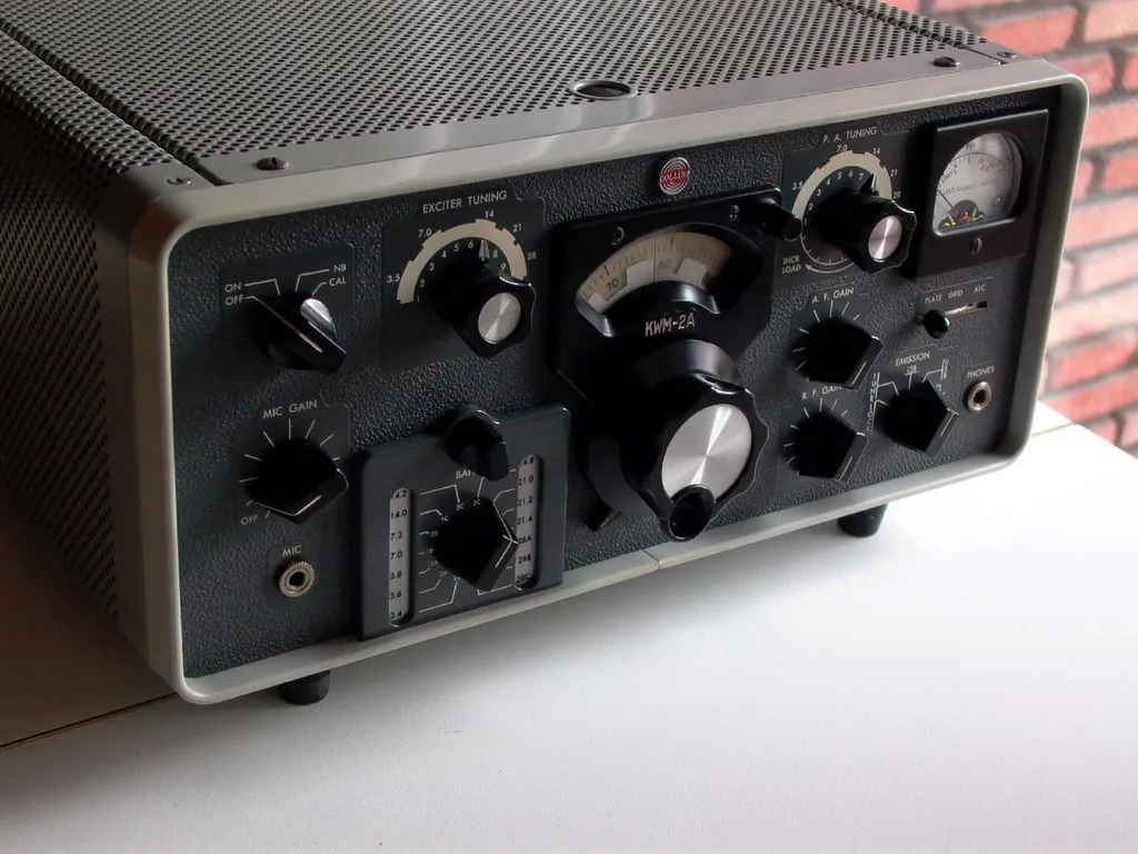 Collins KWM-2A valve transceiver seen from the front