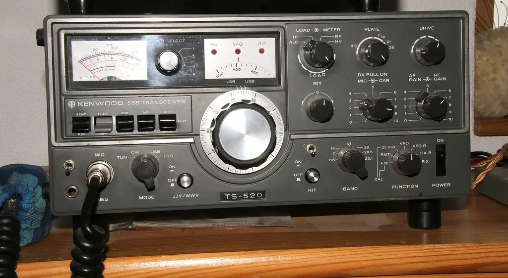 Kenwood TS-520 hybrid transceiver