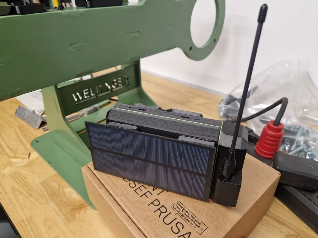 Heltec T114 im 3D-gedruckten Gehäuse Hermes mit 2-Watt-Solarpanel