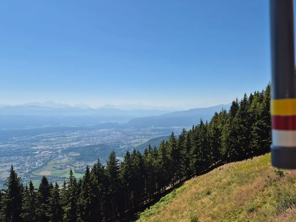 Blick von der Gerlitzen über das Villacher Becken bis zu den Karawanken