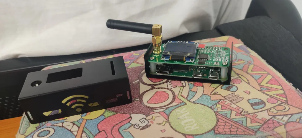 Innenleben eines einfachen Simplex-MMDVM-Hotspots mit Raspberry Pi Zero und Modemplatine