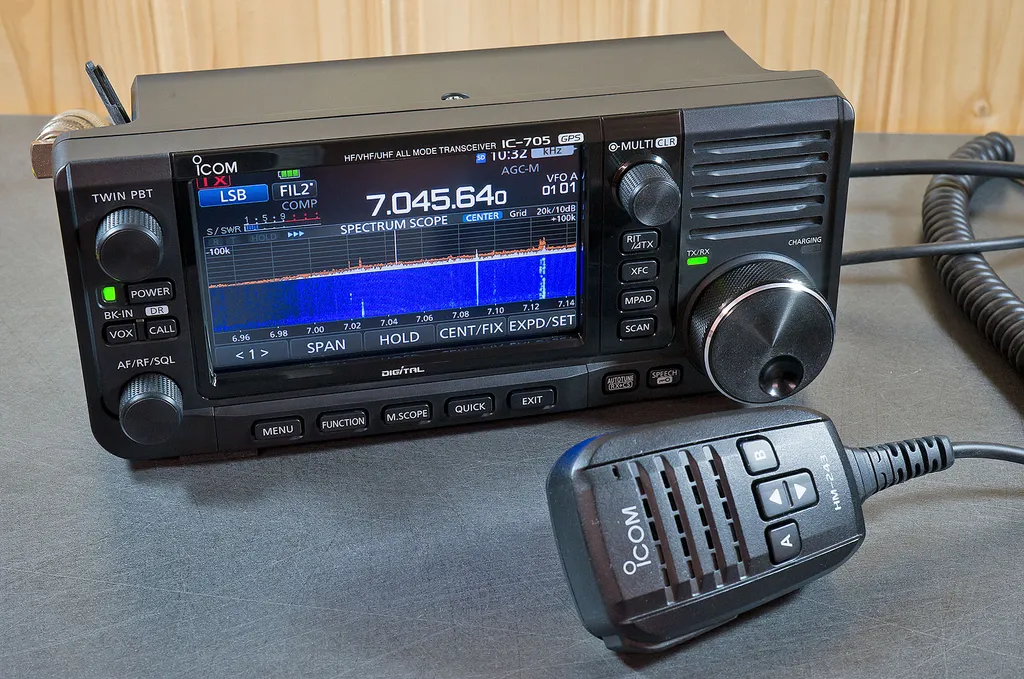 Icom IC-705 portabler QRP-Transceiver