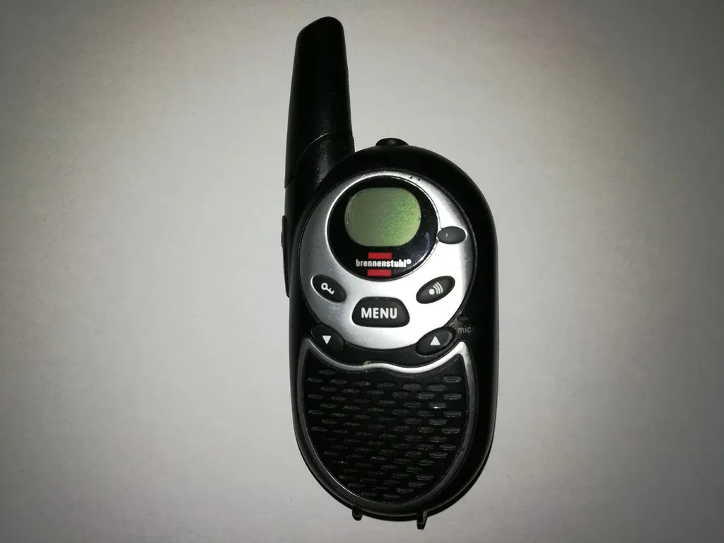PMR446 handheld radio with integral antenna