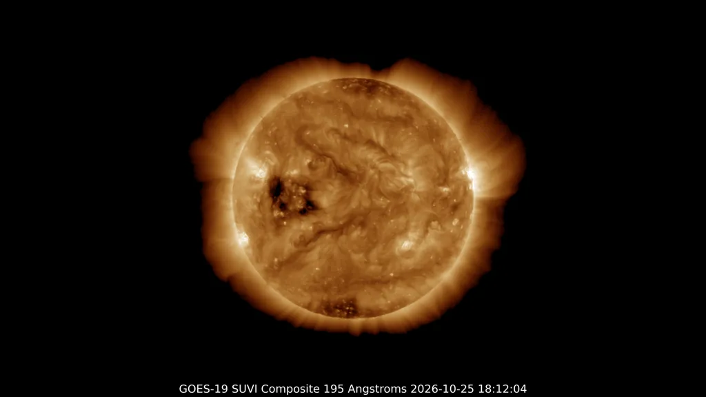 Die Sonne im extremen Ultraviolett bei 195 Ångström am 25. Oktober 2026, aufgenommen von GOES-19 SUVI